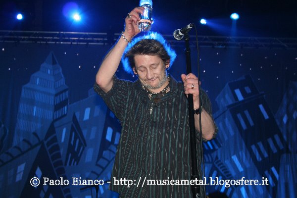 shane mcgowan mi deve sette pinte